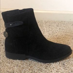Women’s size 7 waterproof black boots
